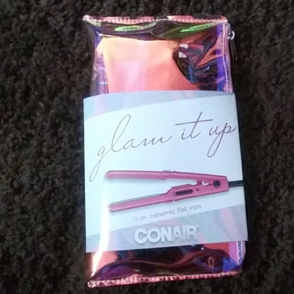 Travel-size Ceramic flat iron